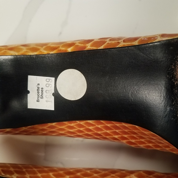 Vintage Stuart Weitzman Yellow Leather Heels Size 10 - Picture 10 of 13